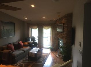 8415 W 95th St APT 12, Hickory Hills, IL 60457