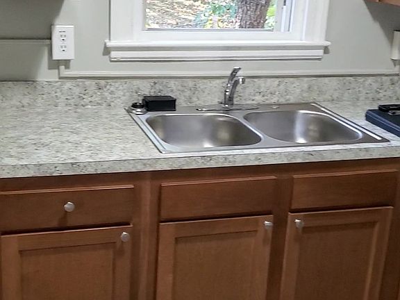 5th image of 2038 Ashland Ave