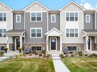 3824 Honeysuckle Ln, Elgin, IL 60124