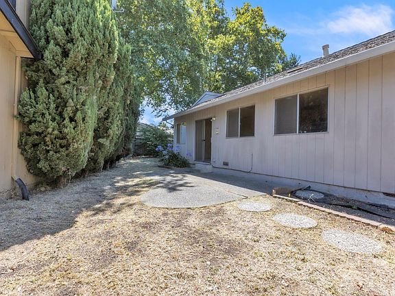 3rd image of 7126 Carillon Court