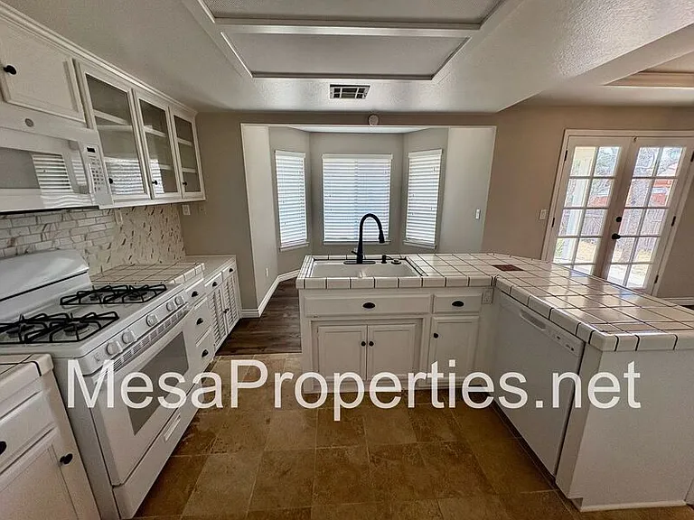 7891 Corona Ave — Photo 10