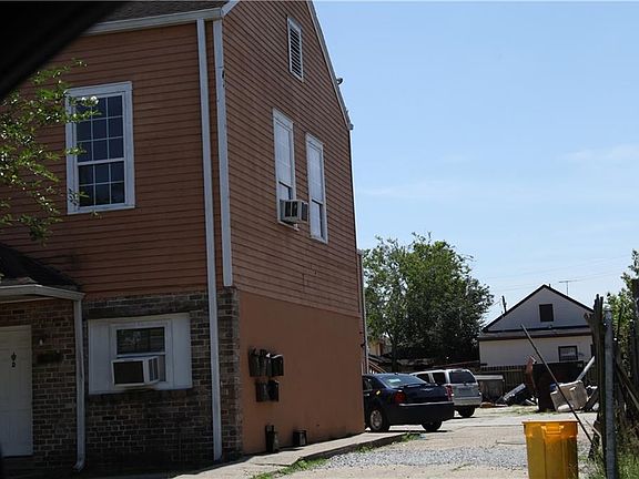 5th image of 3318-24 S Saratoga St