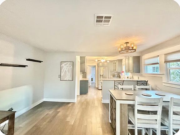 4th image of 736 E East St #1