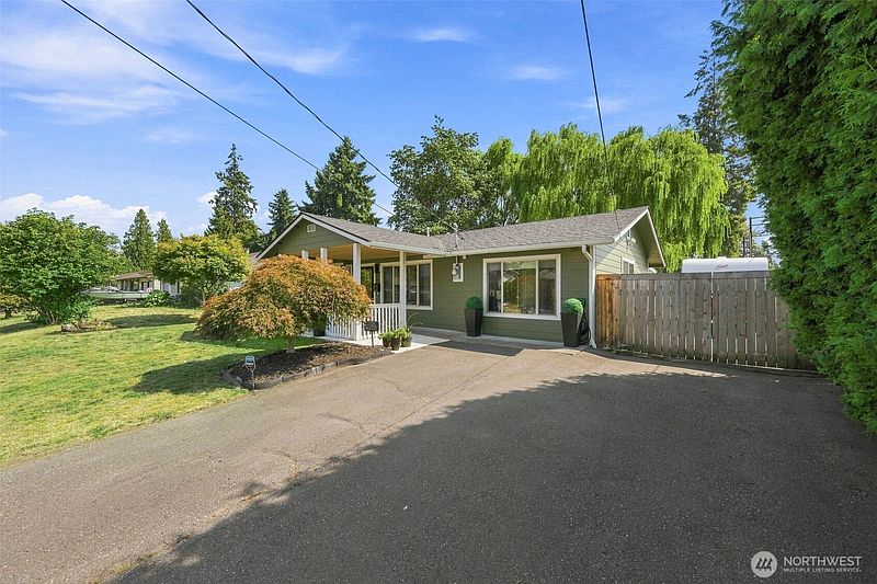 4th image of 602 22nd Street SE