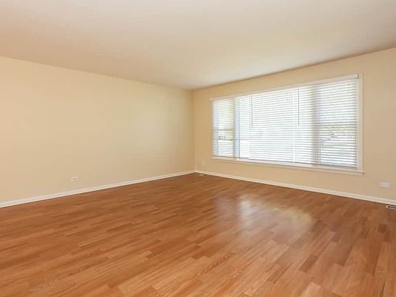 3rd image of 1040 W Strieff Ln
