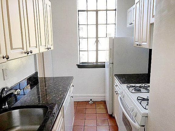 5th image of 72 Barrow St APT 5V