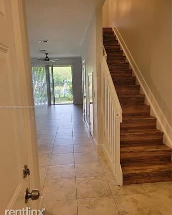 5th image of 305 NE 47th Pl #305