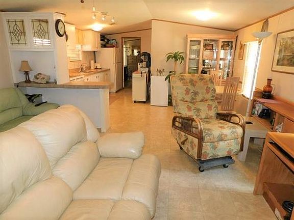 3rd image of 622 Laura Ln