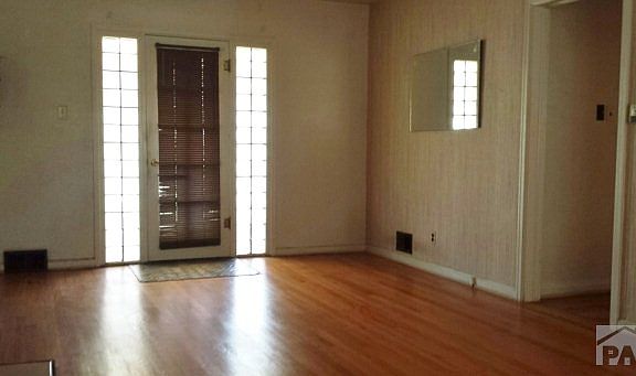 2nd image of 618 S Prairie Ave