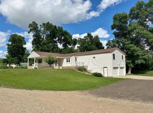 2220 73rd St NW, Minot, ND 58703