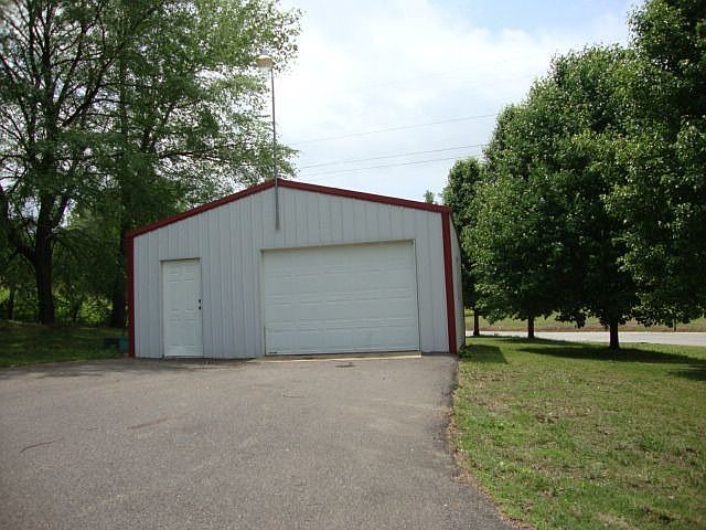 2nd image of 125 Meadowbrook Dr
