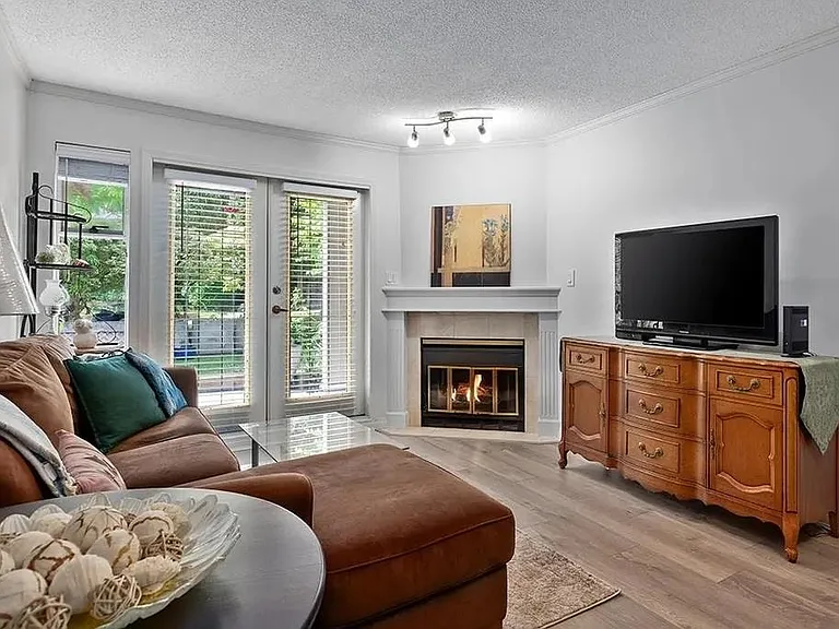 74 Miner St #102 — Photo 3