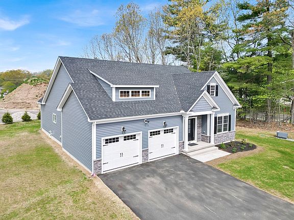 3rd image of 60 Liberty Ln