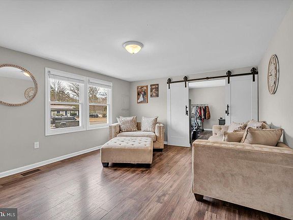 5th image of 4 Pinoak Dr