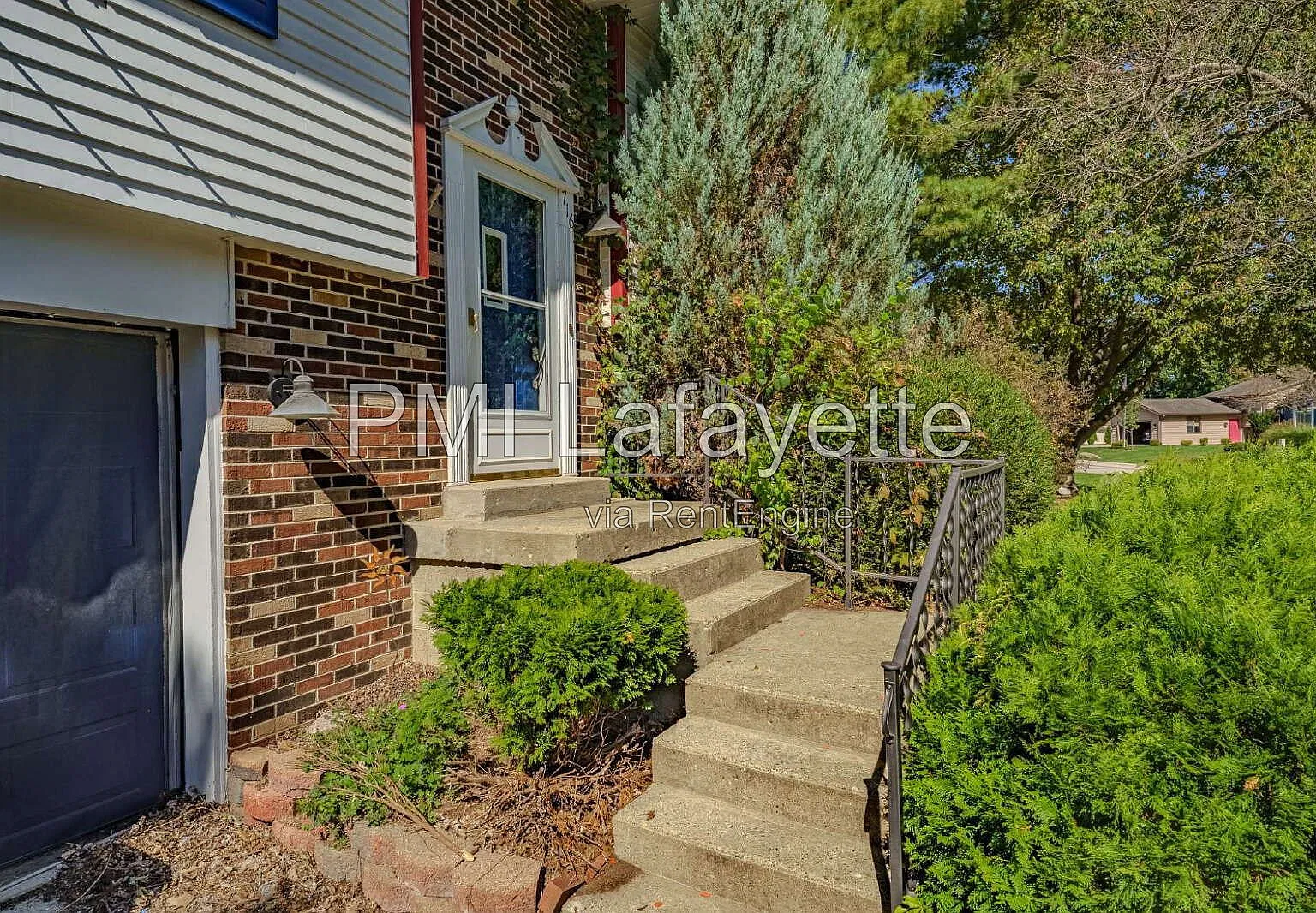 4 bed, 2.5 bath, 1656 sqft, $2,400 — Photo 3