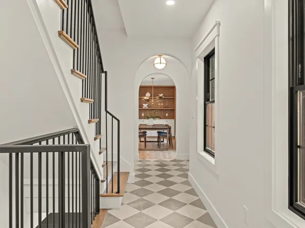 23 College Hill Rd #1, Somerville, MA 02144