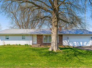 101 N Maple St, Chestnut, IL 62518