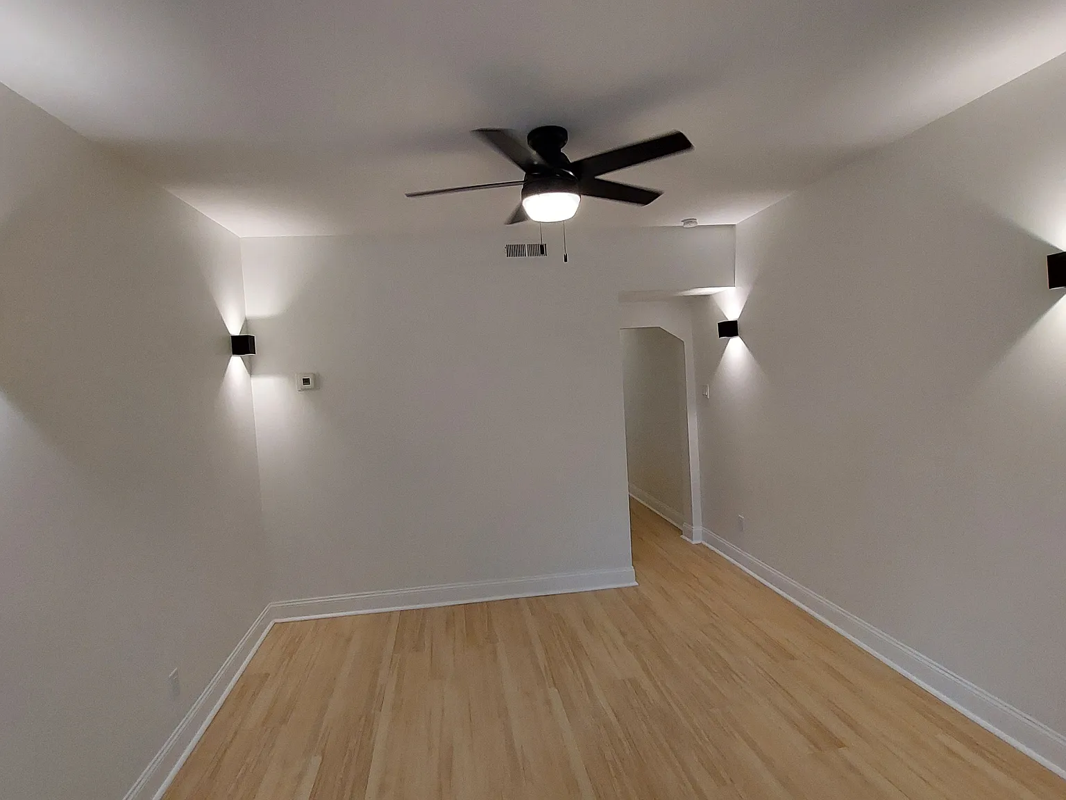 1852 N Keeler Ave — Photo 4