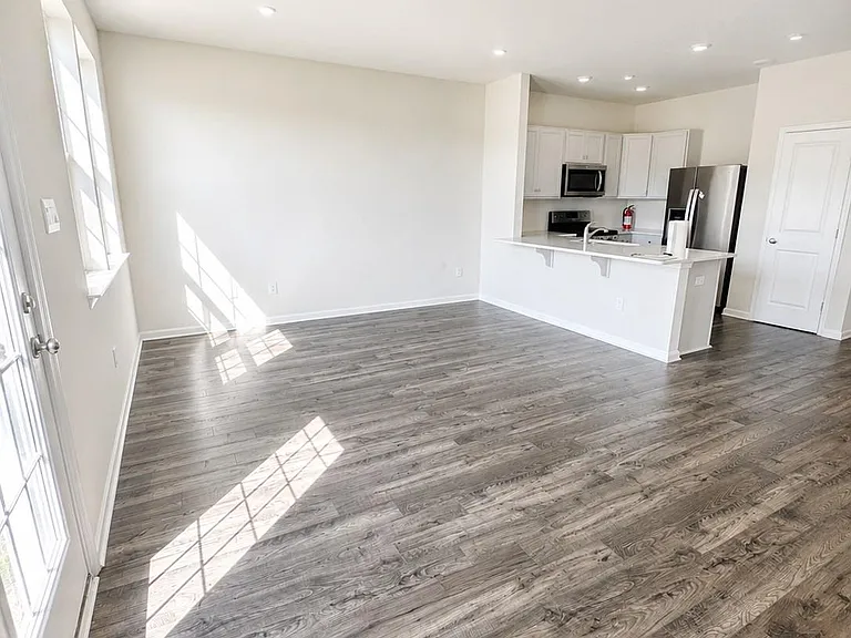 344 Mazzeo Dr — Photo 2