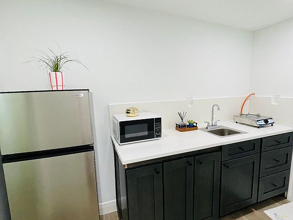 2nd image of 5811 N Mabel St