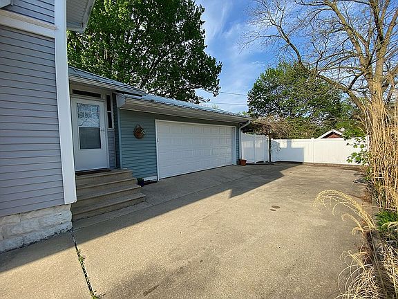 5th image of 118 N Indiana Ave