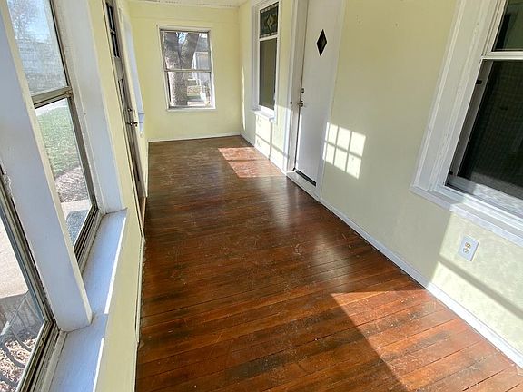 3rd image of 2546 3rd St NE #1
