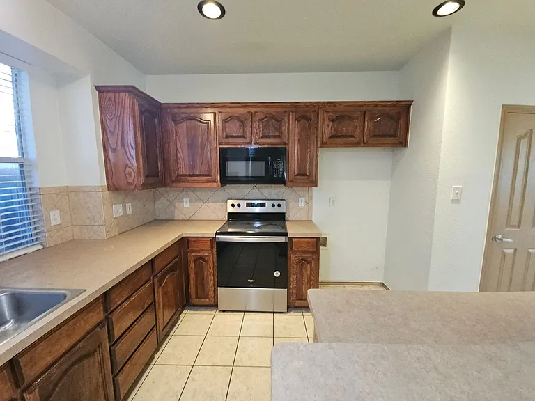 10945 Hawks Landing Rd — Photo 7