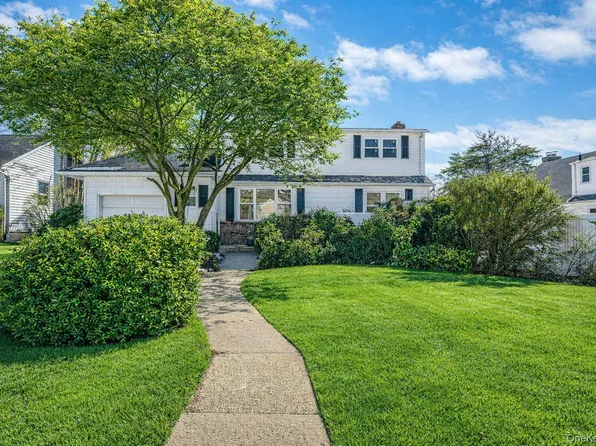 420 Devonshire Rd, Baldwin, NY 11510