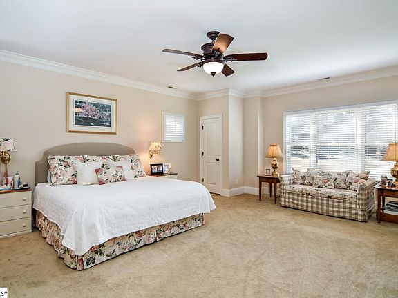 5th image of 600 Glen Meadows Dr