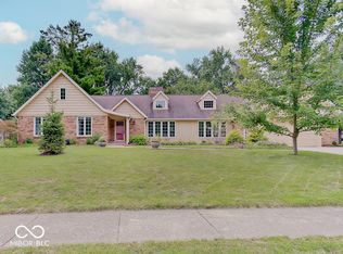 975 Williamsburg Ln, Zionsville, IN 46077