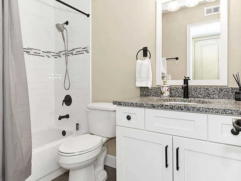 Bathroom in Bedroom 1