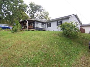 306 Pine Ave, Mineral Wells, WV 26150