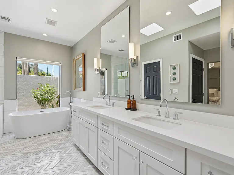 10636 E Desert Cove Ave — Photo 11