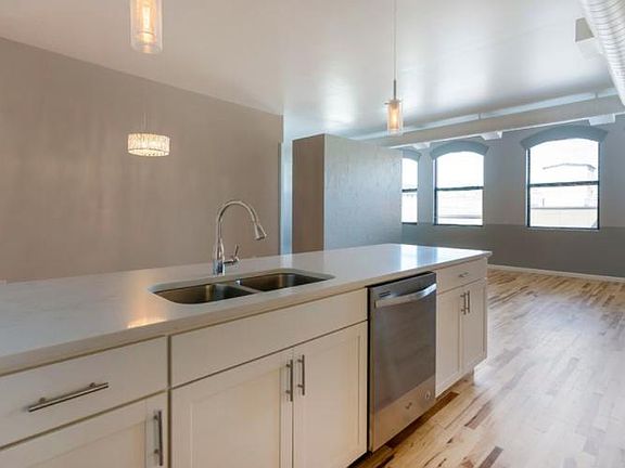 5th image of 1927 Market St #5D