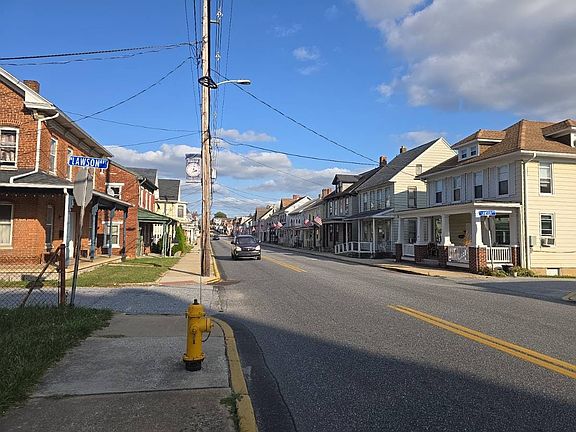 4th image of 109 W Main St