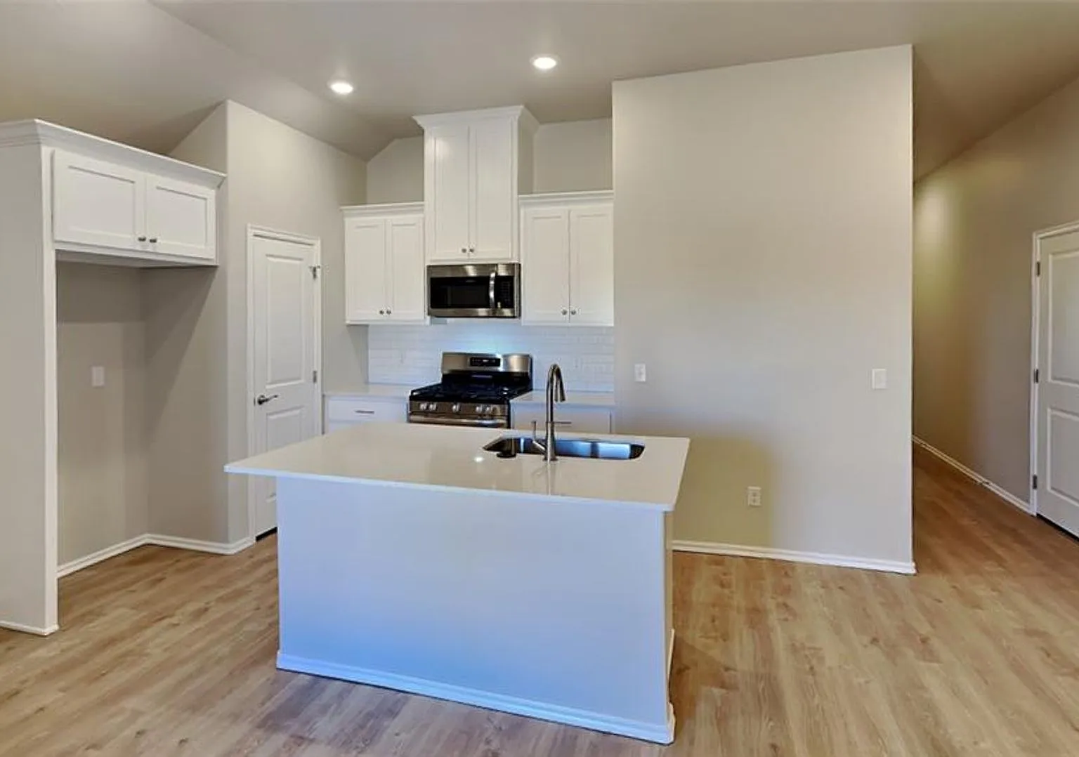 Luxury NEW 3 Bedrooms 2 Bathrooms in Piedmont Schools with Neighborhood Park/Basketball court — Photo 4