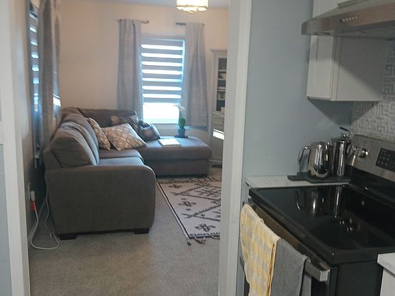 4th image of 713 Dehirsch Ave #2