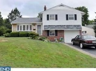 322 S New Ardmore Ave, Broomall, PA 19008