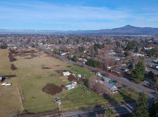 1442 S Stage Rd, Medford, OR 97501