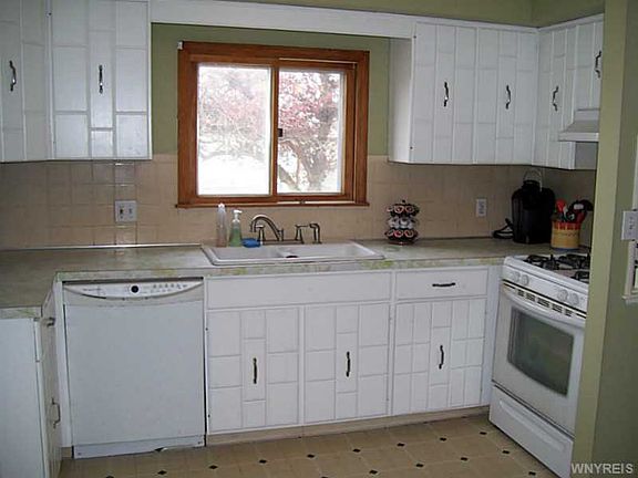 3rd image of 78 Bronx Dr