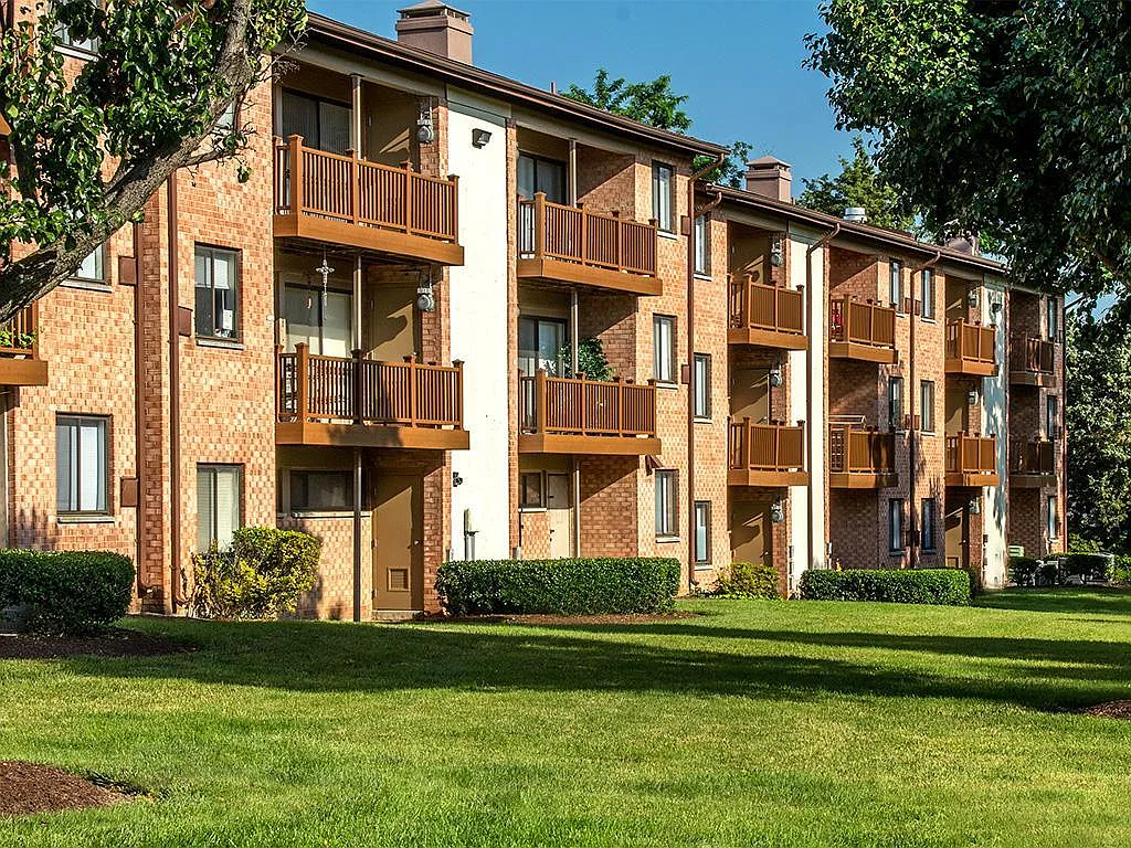 Rose Hill Apartments — Photo 1