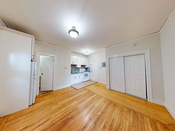 3rd image of 535 41st St APT 7