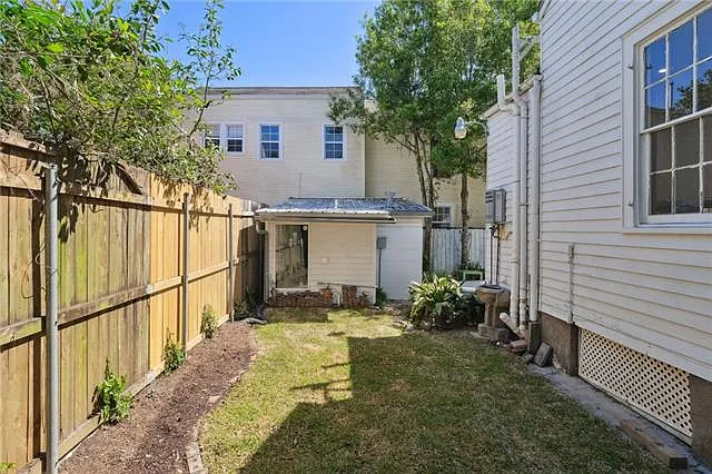 8205 Maple St — Photo 12