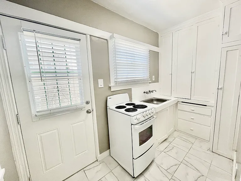 672 Junipero Ave #672 — Photo 14