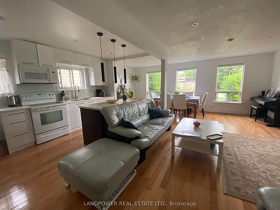 3rd image of 898 Reytan Blvd