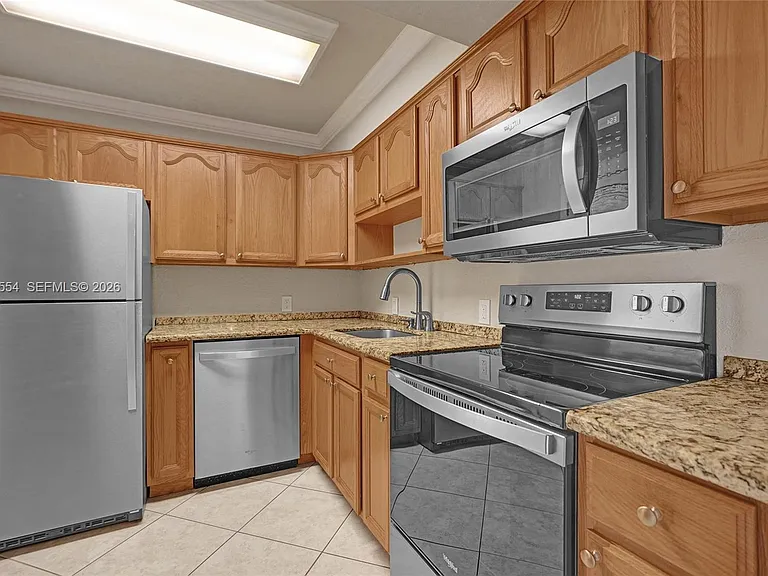 20400 W Country Club Dr #812 — Photo 12