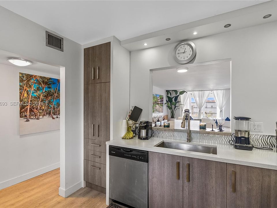 1st image of 2850 Somerset Dr APT 410L