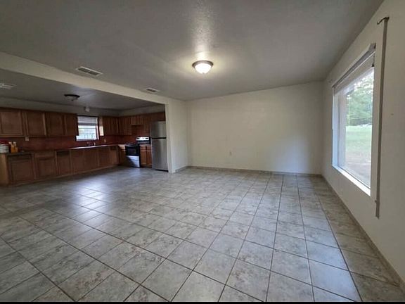 2nd image of 632 Bays Rd