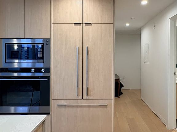 5th image of 1100 Yates St #611