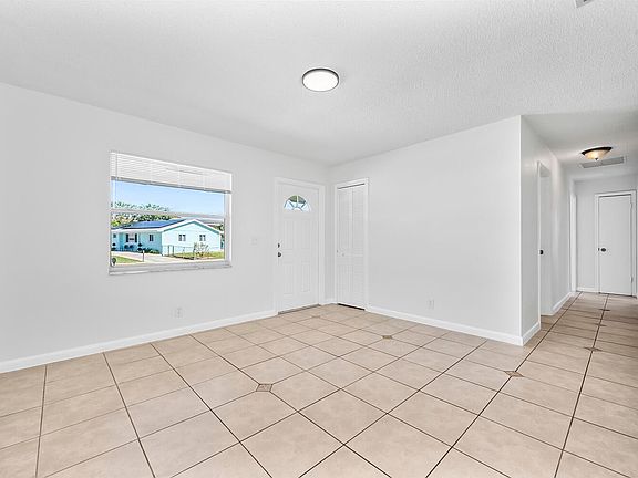 5th image of 160 NE 19th Ave #0